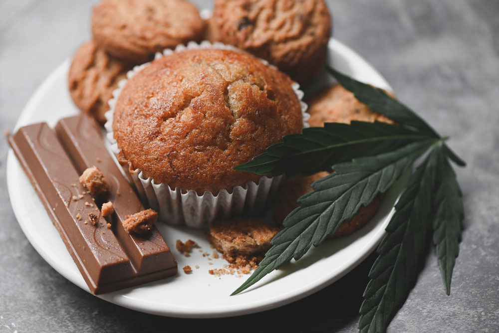 Spitiko keik kannabis me voutiro marihouanas